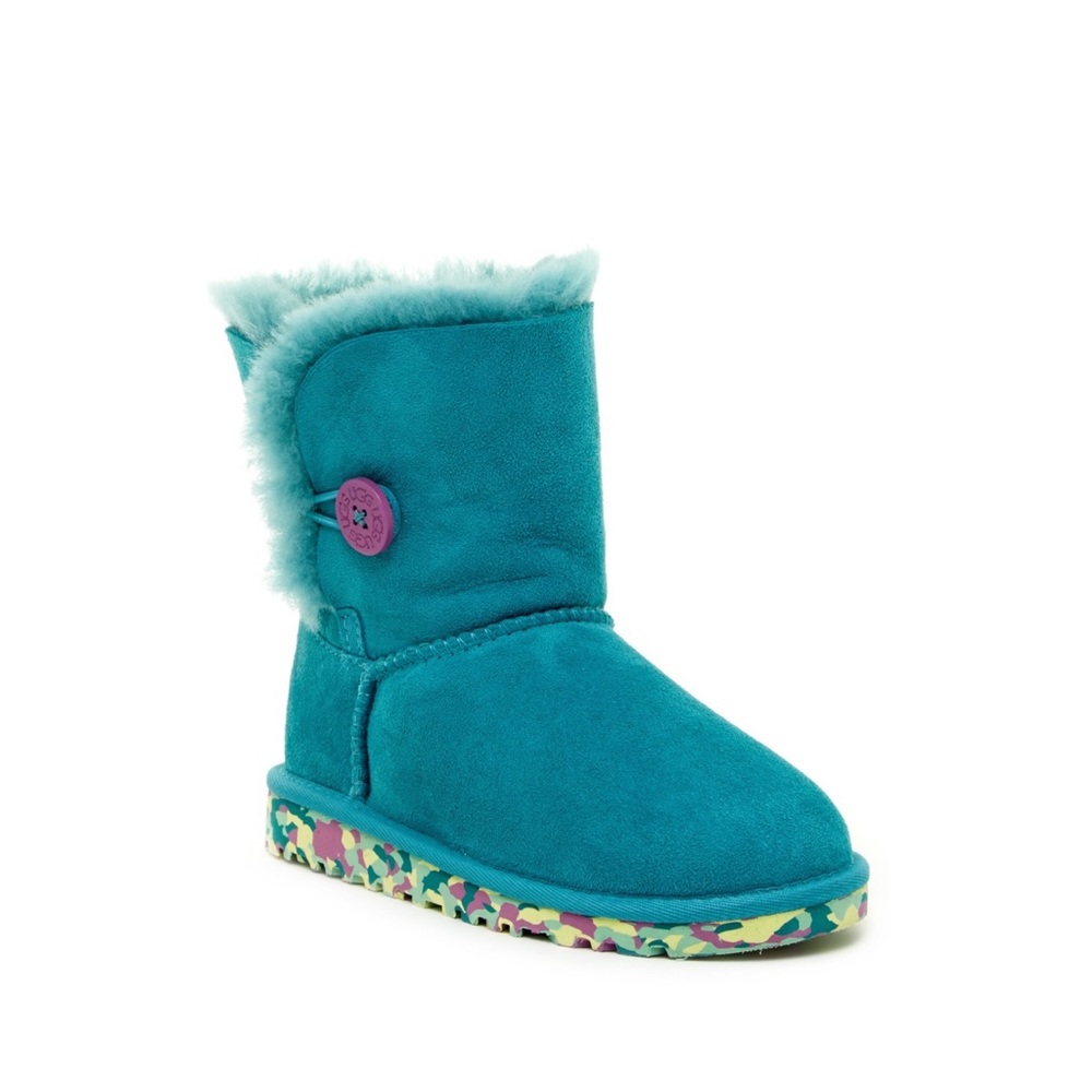 UGG Bailey Button (Firm Price)